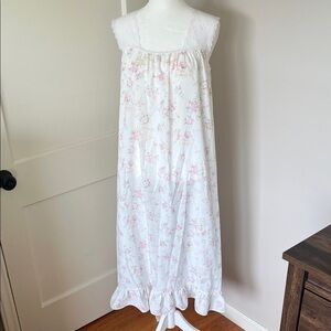 Vintage Floral Nightgown with Lace Bodice and Ruffle Hem Large Cottagecore
